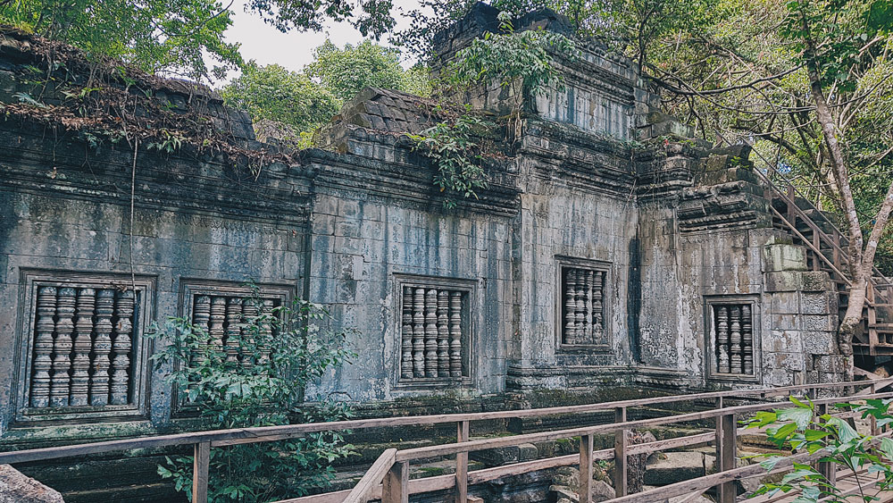 visiter le cambodge voyage asie temples angkor cambodia beng mealea Le cambodge voyage au cambodge visiter le cambodge temples d’angkor angkor wat le bayon angkor thom ta prohm cambodia asie voyager au cambodge phnom penh palais royal villages flottants kompong khleang lac tonlé sap siem reap plus beaux spots meilleurs spots plus beaux sites blog voyage vlogtrotter emma vlog trotter blogueuse voyage blogueur voyage que faire que voir au cambodge  vacances au cambodge blog voyage travelblog FAQ préparer son voyage organisation organiser son voyage itinéraire 2 semaines au cambodge  itinéraire 3 semaines au cambodge 10 jours 12 jours 14 jours  immanquables du cambodge best of cambodge plus beaux sites du cambodge vlog incontournables best of cambodge blog voyage vlogtrotter blogueur voyage roadtrip 