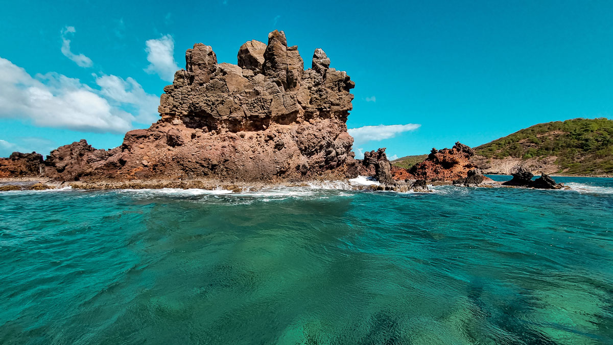 Guadeloupe les Saintes Terre de Haut Terre de Bas visiter les saintes voyage en guadeloupe que voir que faire aux Saintes ? les plus beaux sports des Saintes best off les saintes caraïbes marie-galante où loger aux saintes combien de temps rester aux saintes baie des saintes îles de guadeloupe antilles françaises caraïbes  excursion mawaly