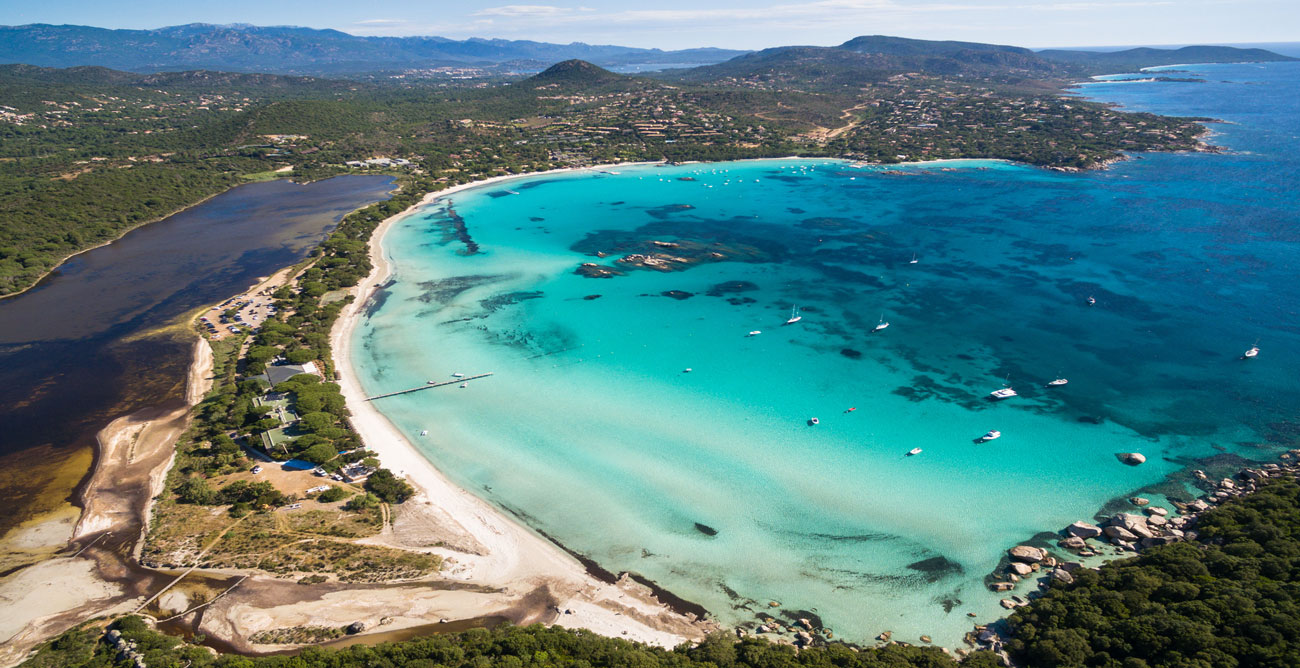 Plage Santa Giulia voyage en Corse visiter la corse ile de beauté citadelle de corte Corse voyage en Corse visiter la corse France partir en vacances en corse corsica ajaccio sartène où manger en corse ? porto-vecchio balagne calvi ile-rousse bastia cap corse centuri corte sartène bonifacio iles lavezzi iles sanguinaires porticcio golfe de porto girolata réserve naturelle scandola calanques piana girolata désert des agriate vallée restonica aiguilles bavella nonza monticello meilleures tables de balagne plus beaux spots meilleurs spots plus beaux sites de corse blog voyage vlogtrotter emma vlog trotter blogueuse voyage blogueur voyage que faire que voir en corse  vacances en corse blog voyage travelblog FAQ préparer son voyage organisation organiser son voyage itinéraire 1 semaine en Corse 2 semaines en corse immanquables de corse best of corse plus beaux sites de corse vlog corse incontournables best of corse blog voyage vlogtrotter blogueur voyage roadtrip île de beauté