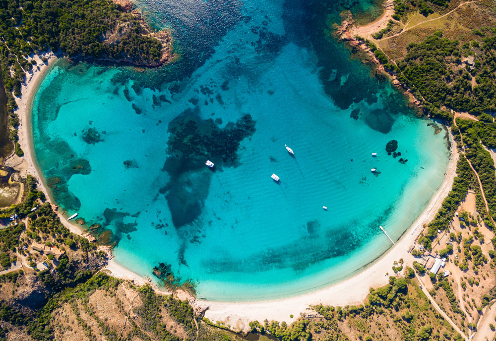 les plus belles plages de Corse Palombaggia Pinarellu Rondinara Santa Giulia Agriate Lotu Saleccia voyage en Corse visiter la corse France partir en vacances en corse corsica porto-vecchio balagne calvi ile-rousse cap corse centuri iles lavezzi désert des agriate nonza plus beaux sites de corse meilleur blog voyage vlogtrotter emma vlog trotter blogueuse voyage blogueur voyage que faire que voir en corse  vacances en corse blog voyage 