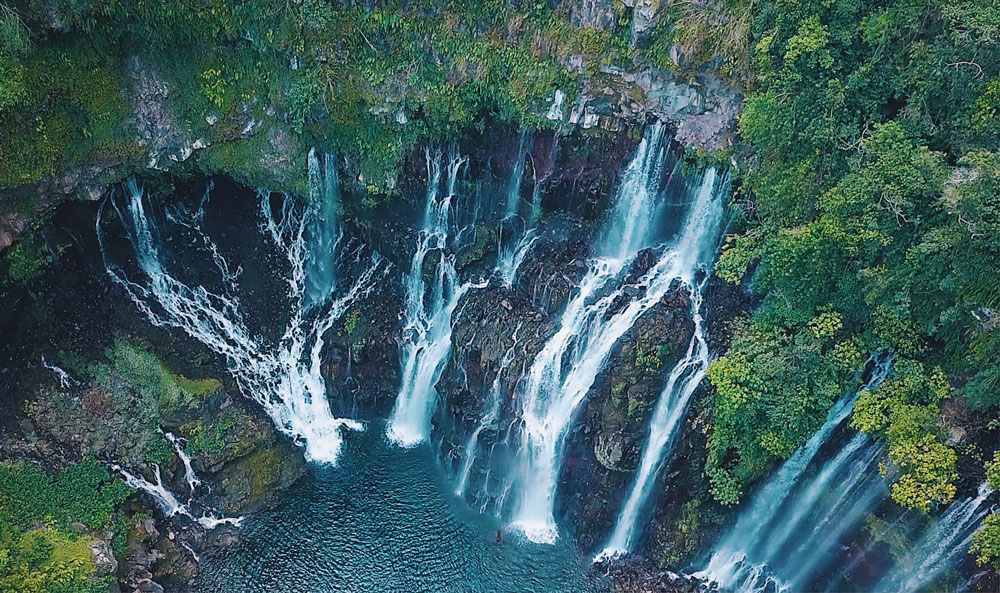 cascade grand galet langevin La Réunion île de la réunion voyage à la réunion visiter la réunion volcan le piton de la fournaise cratère plaine des sables volcan en randonner piton de la fournaise grand brûlé route des laves cilaos mafate salazie cirques nager avec les baleines tortues kélonia plus belles plages de la réunion plus beaux spots meilleurs spots plus beaux sites blog voyage vlogtrotter emma vlog trotter blogueuse voyage blogueur voyage que faire que voir à la vacances à la réunion blog voyage travelblog FAQ préparer son voyage organisation organiser son voyage itinéraire 2 semaines à la réunion itinéraire 3 semaines à la réunion 10 jours 12 jours 14 jours  immanquables de la réunion best of la réunion plus beaux sites La Réunion vlog incontournables best of la réunion blog voyage vlogtrotter blogueur voyage roadtrip 