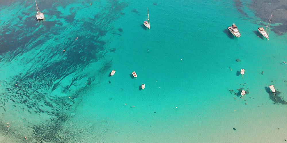 les plus belles plages de Corse Palombaggia Pinarellu Rondinara Santa Giulia Agriate Lotu Saleccia voyage en Corse visiter la corse France partir en vacances en corse corsica porto-vecchio balagne calvi ile-rousse cap corse centuri iles lavezzi désert des agriate nonza plus beaux sites de corse meilleur blog voyage vlogtrotter emma vlog trotter blogueuse voyage blogueur voyage que faire que voir en corse  vacances en corse blog voyage 