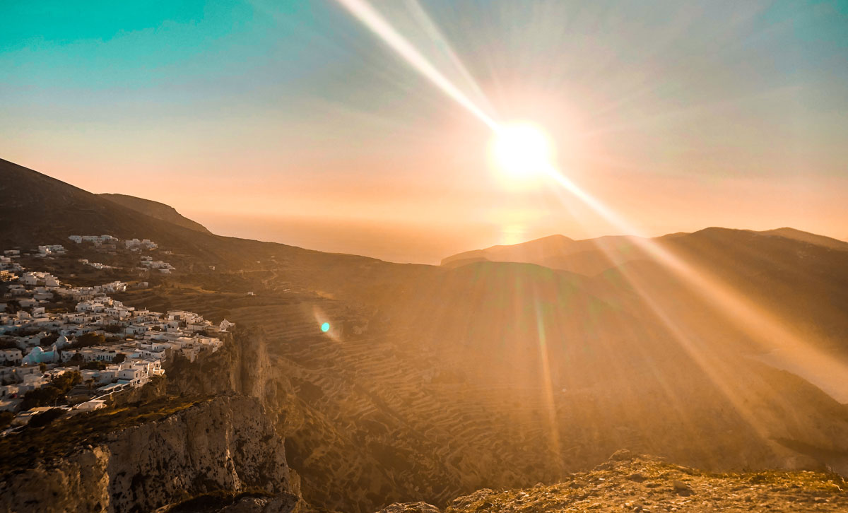 Folegandros voyage à folegandros vacances folegandros grèce grece cyclades iles grecques mer égée santorin milos naxos paros mykonos blog voyage emma blogueuse voyage emma gattuso emma vlog trotter vlogs vlog santorin milos chora katergo livadaki plus belles plages de grèce plus belle chora ios greece europe vacances en grèce voyage dans les cyclades partir en europe port de karavosassi plage de vardia hotel ampelos où loger à folegandros meilleur hotel folegandros vue chora folegandros agios nkolaos baie de vathy plage agali itinéraire cyclades itinéraire folegandros que voir que faire à folegandros 1 semaine à folegandros plus beaux sites plus beaux spots folegandros incontournables eglise panagia 