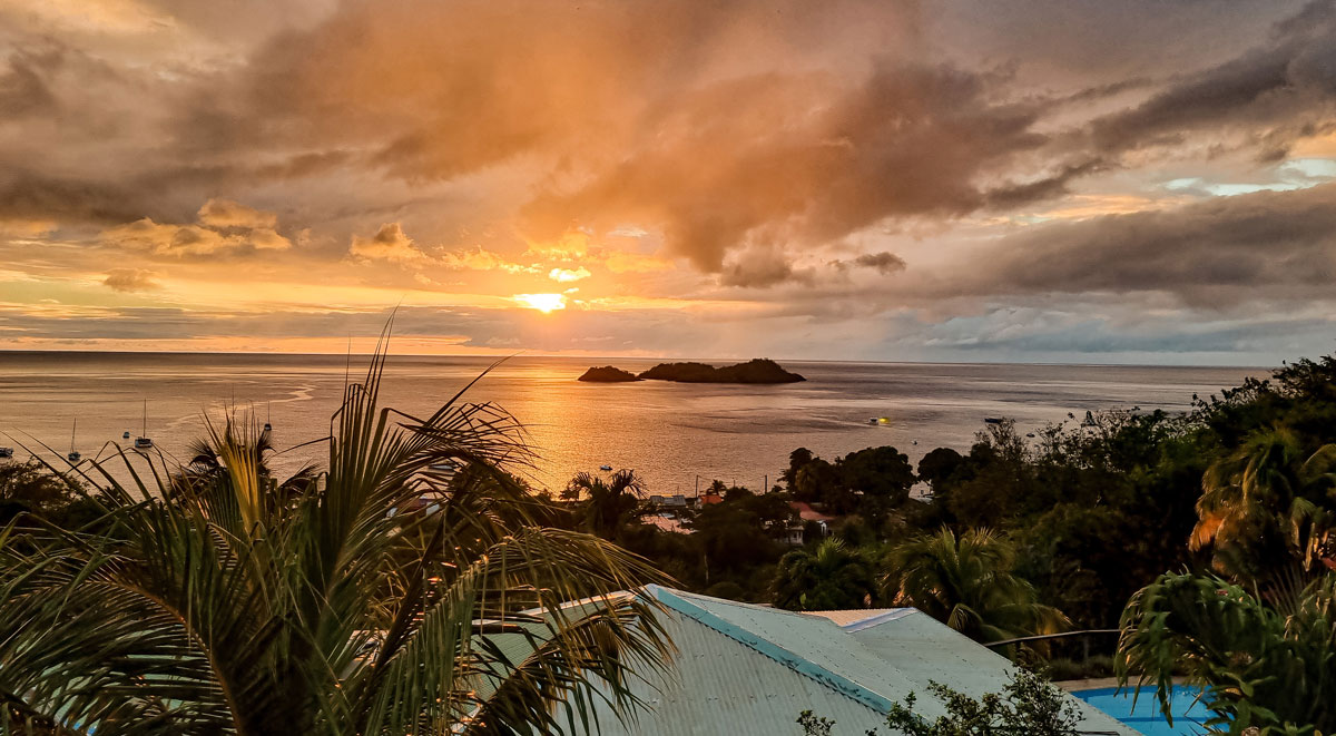 Télétravailler en guadeloupe antilles françaises télétravail en Martinique Caraïbes digital nomad digital nomades îles de guadeloupe les imitatueurs thibaud choplin emma gattuso spectacle tournée avignon festival d’avignon  2022 travailler à distance télé travail 