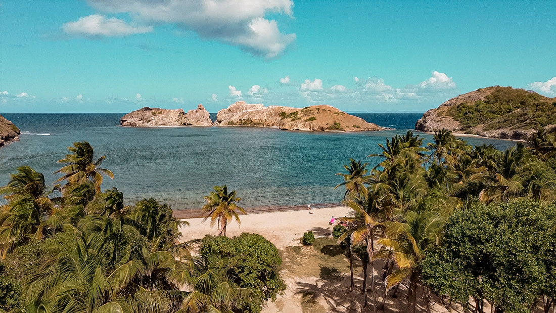 Guadeloupe les Saintes Terre de Haut Terre de Bas visiter les saintes voyage en guadeloupe que voir que faire aux Saintes ? les plus beaux sports des Saintes best off les saintes caraïbes marie-galante où loger aux saintes combien de temps rester aux saintes baie des saintes îles de guadeloupe antilles françaises caraïbes  pompierre