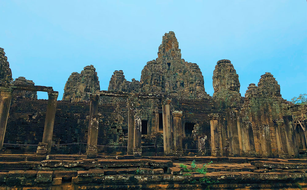 Le cambodge voyage au cambodge visiter le cambodge temples d’angkor angkor wat le bayon angkor thom ta prohm baphuon terrasse du roi lépreux terrasse des éléphants preah kahn banteay kdei cambodia asie voyager au cambodge phnom penh palais royal villages flottants kompong khleang lac tonlé sap siem reap plus beaux spots meilleurs spots plus beaux sites blog voyage vlogtrotter emma vlog trotter blogueuse voyage blogueur voyage que faire que voir au cambodge  vacances au cambodge blog voyage travelblog FAQ préparer son voyage organisation organiser son voyage itinéraire 2 semaines au cambodge  itinéraire 3 semaines au cambodge 10 jours 12 jours 14 jours  immanquables du cambodge best of cambodge plus beaux sites du cambodge vlog incontournables best of cambodge blog voyage vlogtrotter blogueur voyage roadtrip 