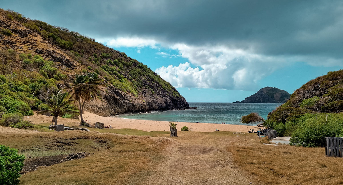 Guadeloupe les Saintes Terre de Haut Terre de Bas visiter les saintes voyage en guadeloupe que voir que faire aux Saintes ? les plus beaux sports des Saintes best off les saintes caraïbes marie-galante où loger aux saintes combien de temps rester aux saintes baie des saintes îles de guadeloupe antilles françaises caraïbes  anse rodrigue