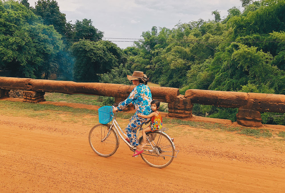 visiter le cambodge voyage asie temples angkor cambodia spean praptos kampong kdei old bridge Le cambodge voyage au cambodge visiter le cambodge temples d’angkor angkor wat le bayon angkor thom ta prohm cambodia asie voyager au cambodge phnom penh palais royal villages flottants kompong khleang lac tonlé sap siem reap plus beaux spots meilleurs spots plus beaux sites blog voyage vlogtrotter emma vlog trotter blogueuse voyage blogueur voyage que faire que voir au cambodge  vacances au cambodge blog voyage travelblog FAQ préparer son voyage organisation organiser son voyage itinéraire 2 semaines au cambodge  itinéraire 3 semaines au cambodge 10 jours 12 jours 14 jours  immanquables du cambodge best of cambodge plus beaux sites du cambodge vlog incontournables best of cambodge blog voyage vlogtrotter blogueur voyage roadtrip 