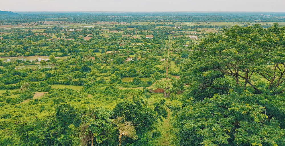 phnom chisor visiter le cambodge voyage asie temples angkor cambodia Le cambodge voyage au cambodge visiter le cambodge temples d’angkor angkor wat le bayon angkor thom ta prohm cambodia asie voyager au cambodge phnom penh palais royal villages flottants kompong khleang lac tonlé sap siem reap plus beaux spots meilleurs spots plus beaux sites blog voyage vlogtrotter emma vlog trotter blogueuse voyage blogueur voyage que faire que voir au cambodge  vacances au cambodge blog voyage travelblog FAQ préparer son voyage organisation organiser son voyage itinéraire 2 semaines au cambodge  itinéraire 3 semaines au cambodge 10 jours 12 jours 14 jours  immanquables du cambodge best of cambodge plus beaux sites du cambodge vlog incontournables best of cambodge blog voyage vlogtrotter blogueur voyage roadtrip 