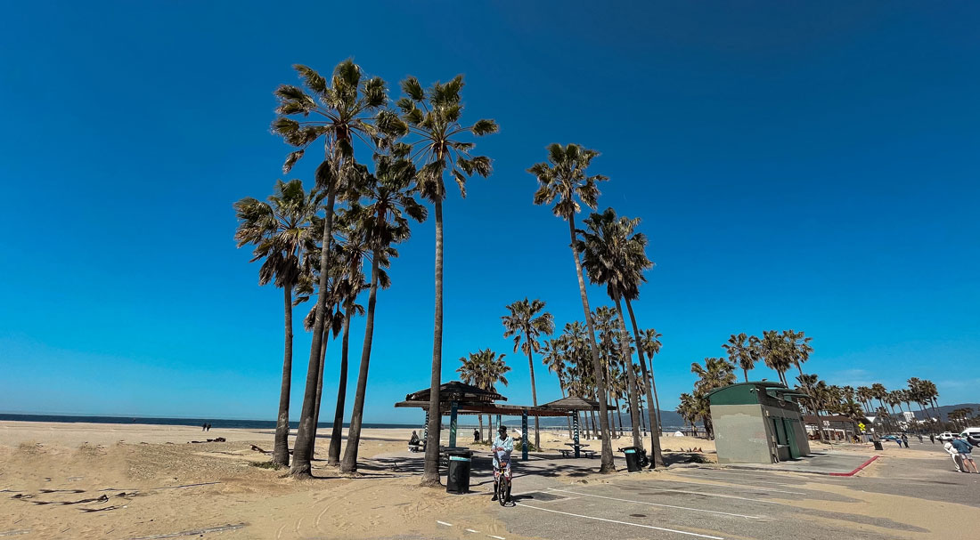 Santa Monica Venice beach plage los angeles Malibu Road trip aux USA road trip dans l’ouest américain Los Angeles LA Hollywood visiter grand canyon visiter monument valley vallée visiter bryce canyon antelope canyon horseshoe bend lac powell la vallée de la mort meilleur blog voyages visiter la death valley los angeles en trois jours las vegas que faire que voir à las vegas itinéraire 15 jours road trip ouest américain meilleur itinéraire best of plus beaux sites ouest américain blog voyage USA Etats-Unis