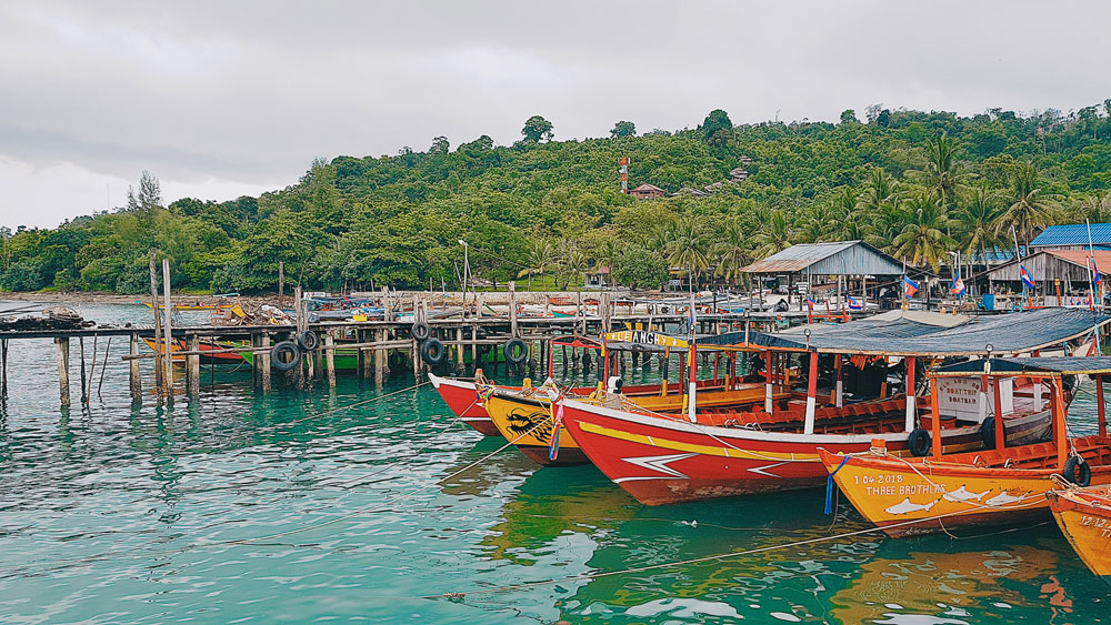 Le cambodge voyage au cambodge visiter le cambodge temples d’angkor angkor wat cambodia asie voyager au cambodge koh rong koh rong samloem sanloem archipel de koh rong iles du cambodge golfe de thailande plages cambodge phnom penh plus beaux spots meilleurs spots plus beaux sites blog voyage vlogtrotter emma vlog trotter blogueuse voyage blogueur voyage que faire que voir au cambodge  vacances au cambodge blog voyage travelblog FAQ préparer son voyage organisation organiser son voyage itinéraire 2 semaines au cambodge  itinéraire 3 semaines au cambodge 10 jours 12 jours 14 jours  immanquables du cambodge best of cambodge plus beaux sites du cambodge vlog incontournables best of cambodge blog voyage vlogtrotter blogueur voyage roadtrip 