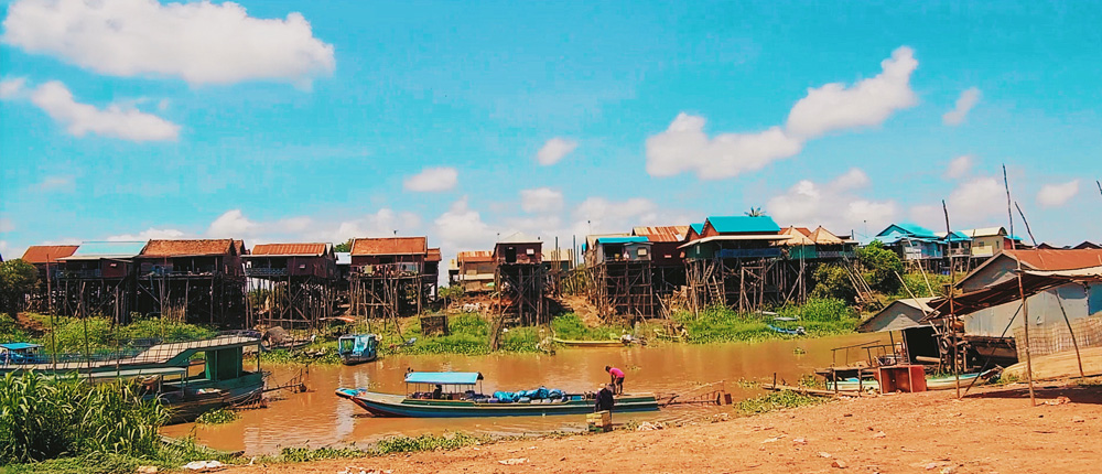 Le cambodge voyage au cambodge visiter le cambodge temples d’angkor angkor wat le bayon angkor thom ta prohm baphuon terrasse du roi lépreux terrasse des éléphants preah kahn banteay kdei cambodia asie Kampong Phluk, Chong Khneas villages flottants plus beau village flottant quel village flottant choisir voyager au cambodge phnom penh palais royal villages flottants kompong khleang lac tonlé sap siem reap plus beaux spots meilleurs spots plus beaux sites blog voyage vlogtrotter emma vlog trotter blogueuse voyage blogueur voyage que faire que voir au cambodge  vacances au cambodge blog voyage travelblog FAQ préparer son voyage organisation organiser son voyage itinéraire 2 semaines au cambodge  itinéraire 3 semaines au cambodge 10 jours 12 jours 14 jours  immanquables du cambodge best of cambodge plus beaux sites du cambodge vlog incontournables best of cambodge blog voyage vlogtrotter blogueur voyage roadtrip 