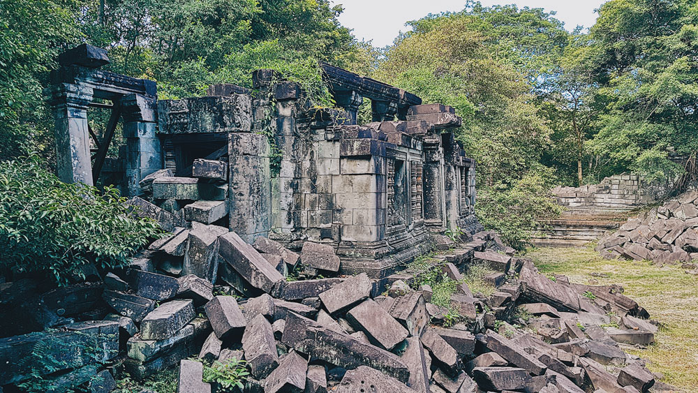 visiter le cambodge voyage asie temples angkor cambodia beng mealea Le cambodge voyage au cambodge visiter le cambodge temples d’angkor angkor wat le bayon angkor thom ta prohm cambodia asie voyager au cambodge phnom penh palais royal villages flottants kompong khleang lac tonlé sap siem reap plus beaux spots meilleurs spots plus beaux sites blog voyage vlogtrotter emma vlog trotter blogueuse voyage blogueur voyage que faire que voir au cambodge  vacances au cambodge blog voyage travelblog FAQ préparer son voyage organisation organiser son voyage itinéraire 2 semaines au cambodge  itinéraire 3 semaines au cambodge 10 jours 12 jours 14 jours  immanquables du cambodge best of cambodge plus beaux sites du cambodge vlog incontournables best of cambodge blog voyage vlogtrotter blogueur voyage roadtrip 