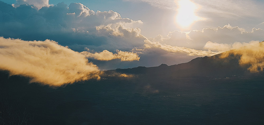 La Réunion île de la réunion voyage à la réunion visiter la réunion volcan le piton de la fournaise cratère commerson pas de bellecombe plaine des sables mars lune lunaire volcan en éruption piton de bert formica leo gîte du volcan bourg murat randonner piton de la fournaise grand brûlé route des laves nager avec les baleines tortues kélonia plus belles plages de la réunion plus beaux spots meilleurs spots plus beaux sites blog voyage vlogtrotter emma vlog trotter blogueuse voyage blogueur voyage que faire que voir à la vacances à la réunion blog voyage travelblog FAQ préparer son voyage organisation organiser son voyage itinéraire 2 semaines à la réunion itinéraire 3 semaines à la réunion 10 jours 12 jours 14 jours  immanquables de la réunion best of la réunion plus beaux sites La Réunion vlog incontournables best of la réunion blog voyage vlogtrotter blogueur voyage roadtrip 