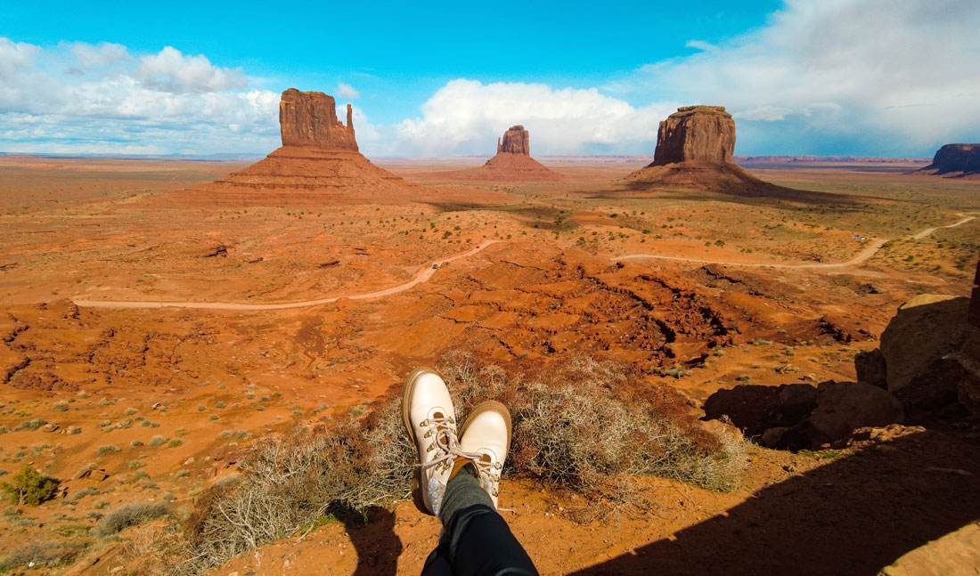 Monument Vallée Monument Valley navajos indiens Road trip aux USA road trip dans l’ouest américain visiter grand canyon visiter monument valley vallée visiter bryce canyon antelope canyon horseshoe bend lac powell la vallée de la mort meilleur blog voyages visiter la death valley los angeles en trois jours las vegas que faire que voir à las vegas itinéraire 15 jours road trip ouest américain meilleur itinéraire best of plus beaux sites ouest américain blog voyage USA Etats-Unis