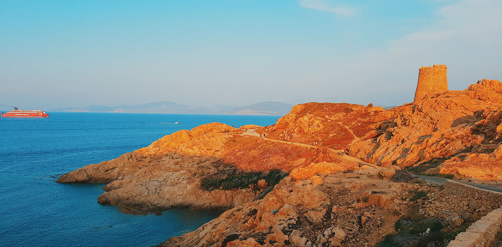 Balagne visiter la Corse voyage en corse  île-rousse Corse voyage en Corse visiter la corse France partir en vacances en corse corsica ajaccio sartène où manger en corse ? porto-vecchio balagne calvi ile-rousse bastia cap corse centuri corte sartène bonifacio iles lavezzi iles sanguinaires porticcio golfe de porto girolata réserve naturelle scandola calanques piana girolata désert des agriate vallée restonica aiguilles bavella nonza monticello meilleures tables de balagne plus beaux spots meilleurs spots plus beaux sites de corse blog voyage vlogtrotter emma vlog trotter blogueuse voyage blogueur voyage que faire que voir en corse  vacances en corse blog voyage travelblog FAQ préparer son voyage organisation organiser son voyage itinéraire 1 semaine en Corse 2 semaines en corse immanquables de corse best of corse plus beaux sites de corse vlog corse incontournables best of corse blog voyage vlogtrotter blogueur voyage roadtrip île de beauté