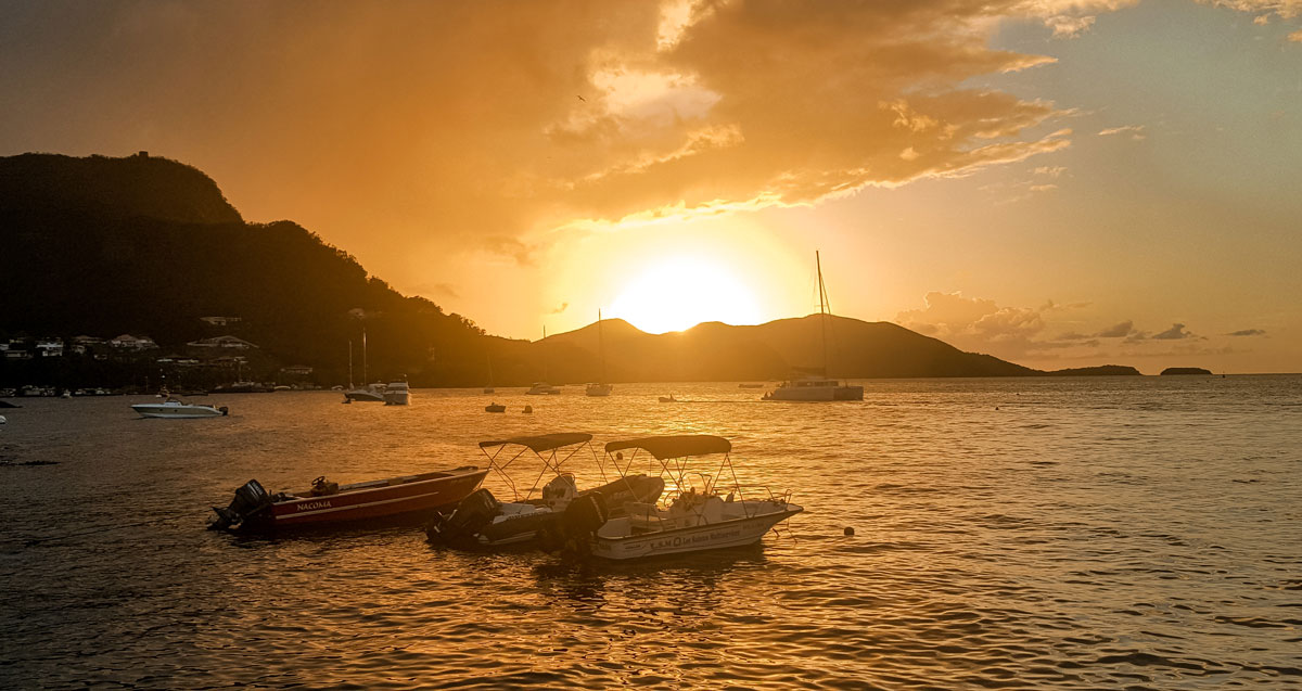 Guadeloupe les Saintes Terre de Haut Terre de Bas visiter les saintes voyage en guadeloupe que voir que faire aux Saintes ? les plus beaux sports des Saintes best off les saintes caraïbes marie-galante où loger aux saintes combien de temps rester aux saintes baie des saintes îles de guadeloupe antilles françaises caraïbes 