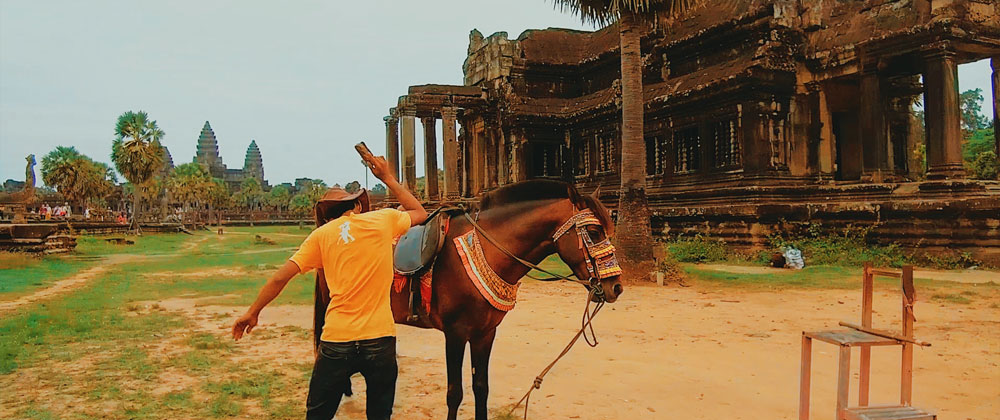 Le cambodge voyage au cambodge visiter le cambodge temples d’angkor angkor wat le bayon angkor thom ta prohm baphuon terrasse du roi lépreux terrasse des éléphants preah kahn banteay kdei cambodia asie voyager au cambodge phnom penh palais royal villages flottants kompong khleang lac tonlé sap siem reap plus beaux spots meilleurs spots plus beaux sites blog voyage vlogtrotter emma vlog trotter blogueuse voyage blogueur voyage que faire que voir au cambodge  vacances au cambodge blog voyage travelblog FAQ préparer son voyage organisation organiser son voyage itinéraire 2 semaines au cambodge  itinéraire 3 semaines au cambodge 10 jours 12 jours 14 jours  immanquables du cambodge best of cambodge plus beaux sites du cambodge vlog incontournables best of cambodge blog voyage vlogtrotter blogueur voyage roadtrip 