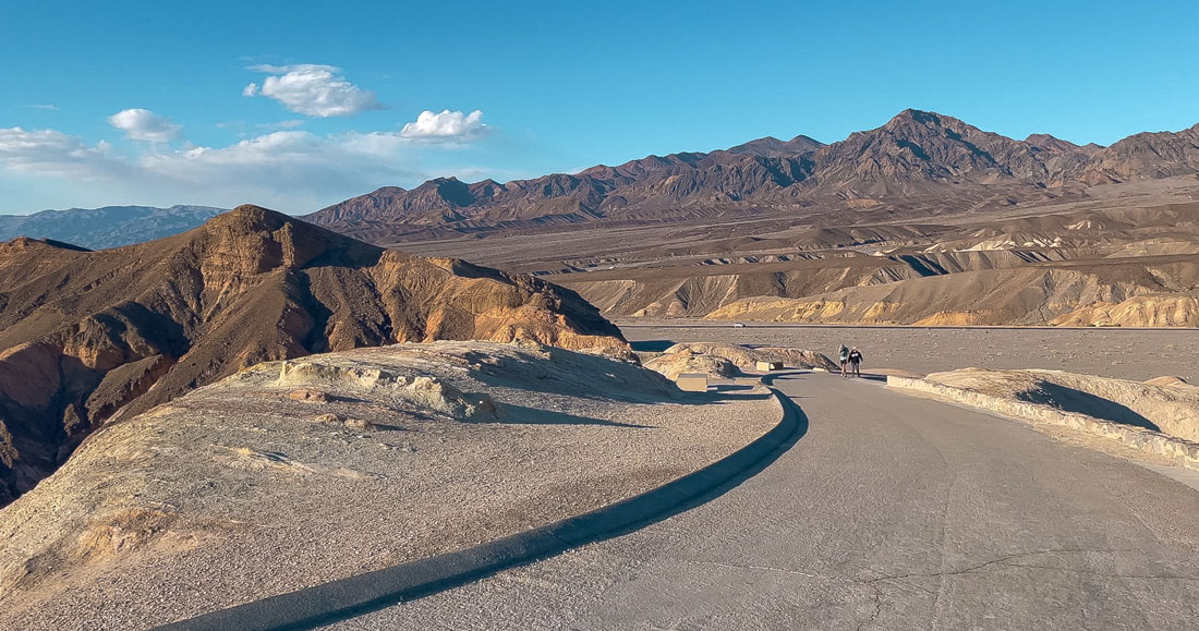 Zabriskie Point Road trip aux USA road trip dans l’ouest américain visiter grand canyon visiter monument valley vallée visiter bryce canyon antelope canyon horseshoe bend lac powell la vallée de la mort meilleur blog voyages visiter la death valley los angeles en trois jours las vegas que faire que voir à las vegas itinéraire 15 jours road trip ouest américain meilleur itinéraire best of plus beaux sites ouest américain blog voyage USA Etats-Unis