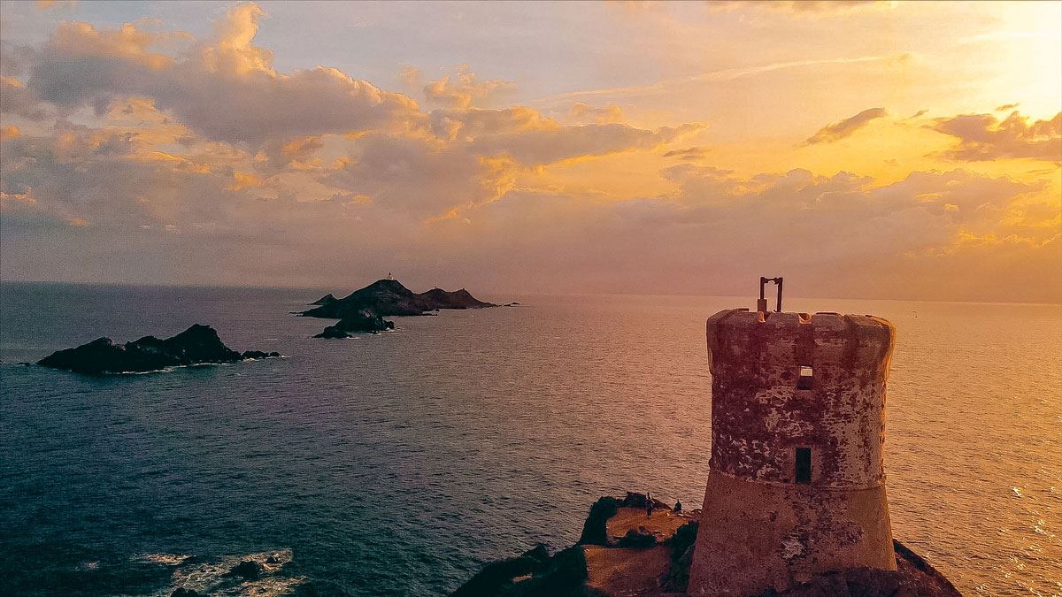 ajaccio iles sanguinaires pointe parata voyage en Corse visiter la corse ile de beauté Corse voyage en Corse visiter la corse France partir en vacances en corse corsica ajaccio sartène où manger en corse ? porto-vecchio balagne calvi ile-rousse bastia cap corse centuri corte sartène bonifacio iles lavezzi iles sanguinaires porticcio golfe de porto girolata réserve naturelle scandola calanques piana girolata désert des agriate vallée restonica aiguilles bavella nonza monticello meilleures tables de balagne plus beaux spots meilleurs spots plus beaux sites de corse blog voyage vlogtrotter emma vlog trotter blogueuse voyage blogueur voyage que faire que voir en corse  vacances en corse blog voyage travelblog FAQ préparer son voyage organisation organiser son voyage itinéraire 1 semaine en Corse 2 semaines en corse immanquables de corse best of corse plus beaux sites de corse vlog corse incontournables best of corse blog voyage vlogtrotter blogueur voyage roadtrip île de beauté