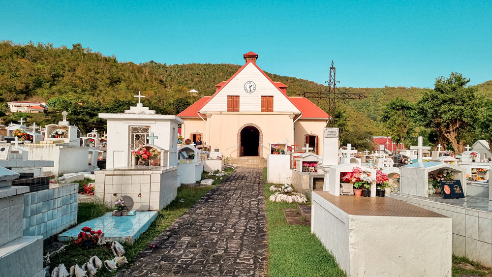 Guadeloupe les Saintes Terre de Haut Terre de Bas visiter les saintes voyage en guadeloupe que voir que faire aux Saintes ? les plus beaux sports des Saintes best off les saintes caraïbes marie-galante où loger aux saintes combien de temps rester aux saintes eglise