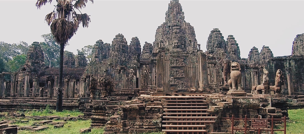 Le cambodge voyage au cambodge visiter le cambodge temples d’angkor angkor wat le bayon angkor thom ta prohm baphuon terrasse du roi lépreux terrasse des éléphants preah kahn banteay kdei cambodia asie voyager au cambodge phnom penh palais royal villages flottants kompong khleang lac tonlé sap siem reap plus beaux spots meilleurs spots plus beaux sites blog voyage vlogtrotter emma vlog trotter blogueuse voyage blogueur voyage que faire que voir au cambodge  vacances au cambodge blog voyage travelblog FAQ préparer son voyage organisation organiser son voyage itinéraire 2 semaines au cambodge  itinéraire 3 semaines au cambodge 10 jours 12 jours 14 jours  immanquables du cambodge best of cambodge plus beaux sites du cambodge vlog incontournables best of cambodge blog voyage vlogtrotter blogueur voyage roadtrip 