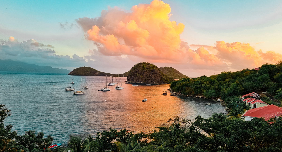 Guadeloupe les Saintes Terre de Haut Terre de Bas visiter les saintes voyage en guadeloupe que voir que faire aux Saintes ? les plus beaux sports des Saintes best off les saintes caraïbes marie-galante où loger aux saintes combien de temps rester aux saintes baie des saintes îles de guadeloupe antilles françaises caraïbes  hôtel bois joli pain de sucre