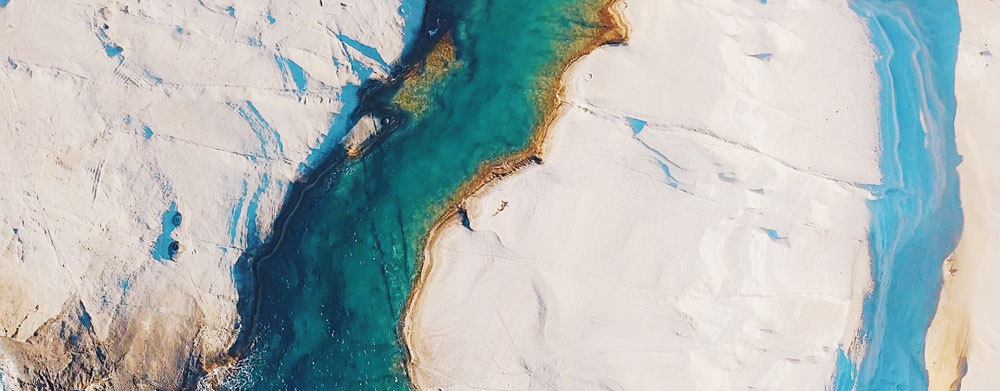 Santorini Milos voyage à milos vacances milos grèce grece cyclades iles grecques mer égée santorin milos naxos paros mykonos santorin folegandros blog voyage emma blogueuse voyage emma gattuso emma vlog trotter vlogs vlog santorin vlog milos chora sarakiniko papafragas tsigrado adamas kleftiko sikia cave paliochori glaronissia plaka klima firopotamos plus belles plages de grèce plus belle chora ios greece europe vacances en grèce voyage dans les cyclades partir en europe où loger à milos meilleur hotel milos vue mer itinéraire cyclades itinéraire milos que voir que faire à milos 1 semaine à milos plus beaux sites plus beaux spots milos incontournables vlog milos