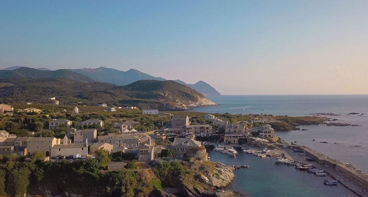 Voyage Cap Corse Centuri Corse voyage en Corse visiter la corse France partir en vacances en corse corsica ajaccio sartène où manger en corse ? porto-vecchio balagne calvi ile-rousse bastia cap corse centuri corte sartène bonifacio iles lavezzi iles sanguinaires porticcio golfe de porto girolata réserve naturelle scandola calanques piana girolata désert des agriate vallée restonica aiguilles bavella nonza monticello meilleures tables de balagne plus beaux spots meilleurs spots plus beaux sites de corse blog voyage vlogtrotter emma vlog trotter blogueuse voyage blogueur voyage que faire que voir en corse  vacances en corse blog voyage travelblog FAQ préparer son voyage organisation organiser son voyage itinéraire 1 semaine en Corse 2 semaines en corse immanquables de corse best of corse plus beaux sites de corse vlog corse incontournables best of corse blog voyage vlogtrotter blogueur voyage roadtrip île de beauté