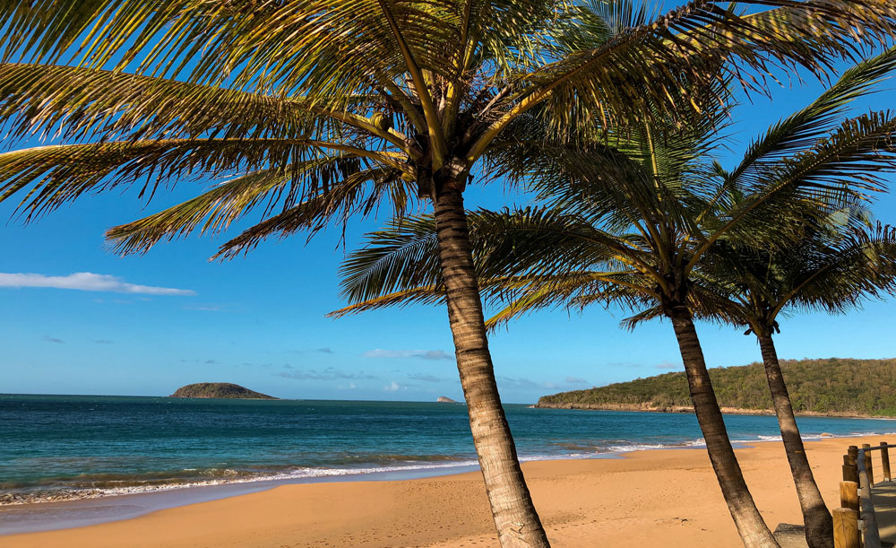 plage de la perle deshaies grande anse Guadeloupe îles de Guadeloupe la Désirade Marie-Galante les Saintes Terre de Haut voyager en guadeloupe vacances en guadeloupe plus beaux sites de guadeloupe que voir que faire en guadeloupe caraïbes antilles françaises outremer grande terre basse terre itinéraire best of guadeloupe visiter la guadeloupe