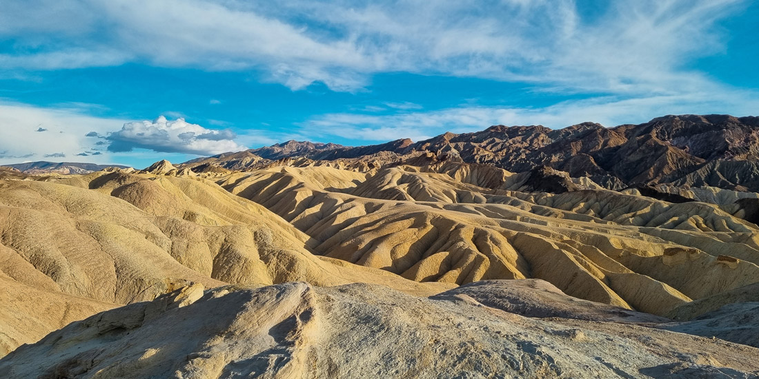 Zabriskie Point Road trip aux USA road trip dans l’ouest américain visiter grand canyon visiter monument valley vallée visiter bryce canyon antelope canyon horseshoe bend lac powell la vallée de la mort meilleur blog voyages visiter la death valley los angeles en trois jours las vegas que faire que voir à las vegas itinéraire 15 jours road trip ouest américain meilleur itinéraire best of plus beaux sites ouest américain blog voyage USA Etats-Unis