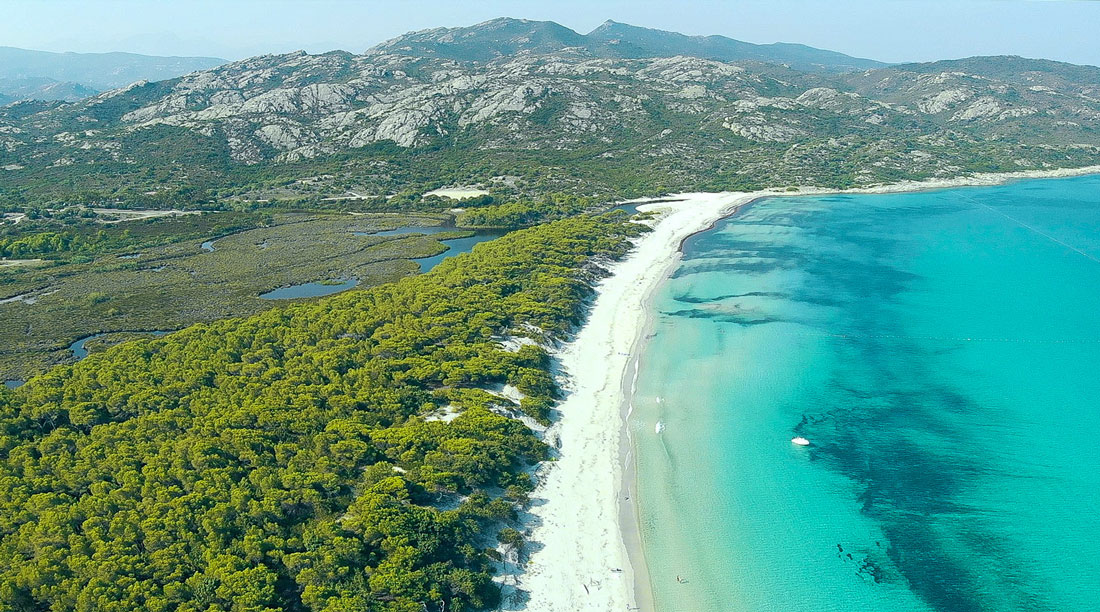 desert agriate voyage en Corse visiter la corse ile de beauté Corse voyage en Corse visiter la corse France partir en vacances en corse corsica ajaccio sartène où manger en corse ? porto-vecchio balagne calvi ile-rousse bastia cap corse centuri corte sartène bonifacio iles lavezzi iles sanguinaires porticcio golfe de porto girolata réserve naturelle scandola calanques piana girolata désert des agriate vallée restonica aiguilles bavella nonza monticello meilleures tables de balagne plus beaux spots meilleurs spots plus beaux sites de corse blog voyage vlogtrotter emma vlog trotter blogueuse voyage blogueur voyage que faire que voir en corse  vacances en corse blog voyage travelblog FAQ préparer son voyage organisation organiser son voyage itinéraire 1 semaine en Corse 2 semaines en corse immanquables de corse best of corse plus beaux sites de corse vlog corse incontournables best of corse blog voyage vlogtrotter blogueur voyage roadtrip île de beauté 