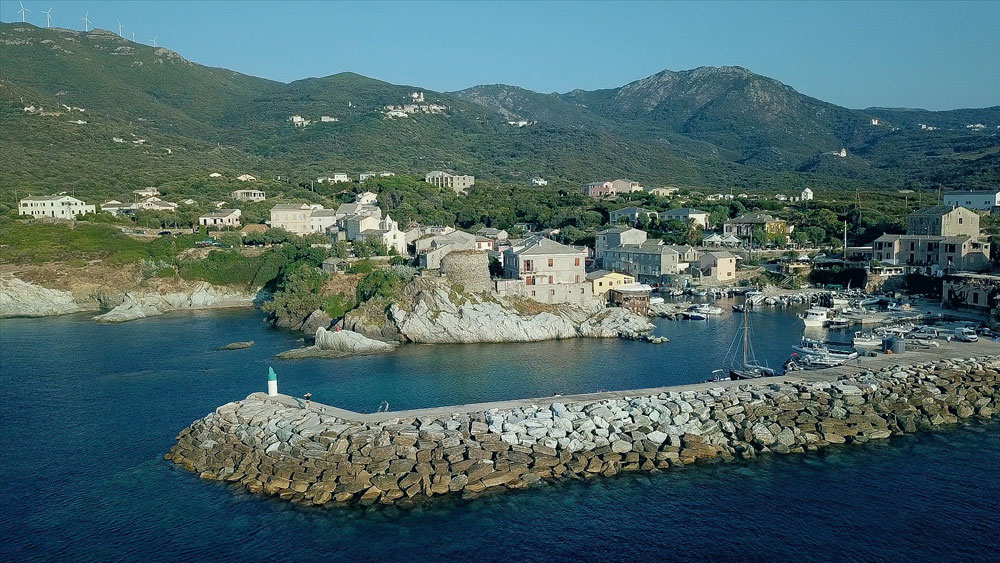 Centuri cap corse les plus belles plages de Corse Palombaggia Pinarellu Rondinara Santa Giulia Agriate Lotu Saleccia voyage en Corse visiter la corse France partir en vacances en corse corsica porto-vecchio balagne calvi ile-rousse cap corse centuri iles lavezzi désert des agriate nonza plus beaux sites de corse meilleur blog voyage vlogtrotter emma vlog trotter blogueuse voyage blogueur voyage que faire que voir en corse  vacances en corse blog voyage 