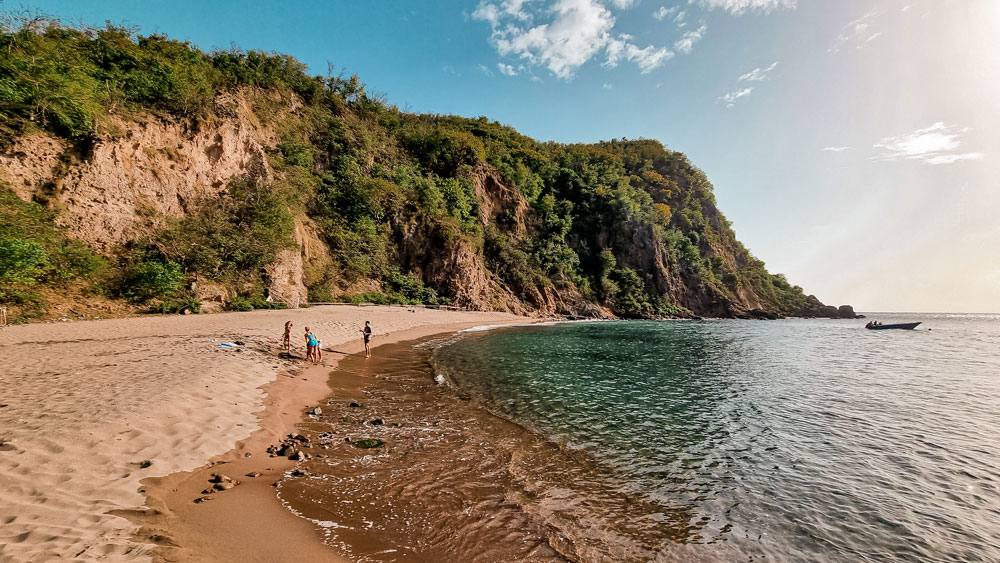 Guadeloupe les Saintes Terre de Haut Terre de Bas visiter les saintes voyage en guadeloupe que voir que faire aux Saintes ? les plus beaux sports des Saintes best off les saintes caraïbes marie-galante où loger aux saintes combien de temps rester aux saintes petite anse terre de bas