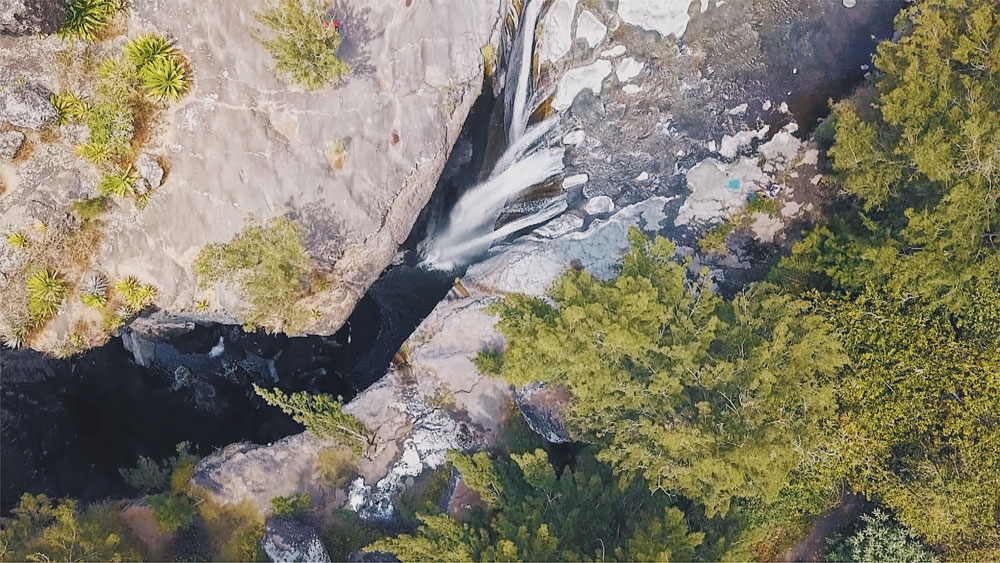 La réunion voyager à la réunion visiter la réunion que voir que faire à la réunion plus beaux spots cirque de mafate salazie cilaos randonner dans mafate randonner à la réunion marla col des bœufs roche plate fond de mafate ilet à malheur le maido Maïdo la nouvelle trois roches parking col des bœufs saint-gilles les bains le piton de la fournaise volcan kélonia tortues marines nager avec les baleines hélico à la réunion hélilagon blog voyage blogueuse voyage grand raid diagonale des fous