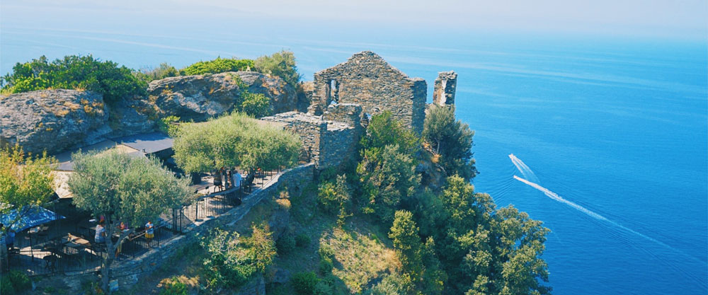 Voyage Cap Corse Nonza Centuri la Sassa Corse voyage en Corse visiter la corse France partir en vacances en corse corsica ajaccio sartène où manger en corse ? porto-vecchio balagne calvi ile-rousse bastia cap corse centuri corte sartène bonifacio iles lavezzi iles sanguinaires porticcio golfe de porto girolata réserve naturelle scandola calanques piana girolata désert des agriate vallée restonica aiguilles bavella nonza monticello meilleures tables de balagne plus beaux spots meilleurs spots plus beaux sites de corse blog voyage vlogtrotter emma vlog trotter blogueuse voyage blogueur voyage que faire que voir en corse  vacances en corse blog voyage travelblog FAQ préparer son voyage organisation organiser son voyage itinéraire 1 semaine en Corse 2 semaines en corse immanquables de corse best of corse plus beaux sites de corse vlog corse incontournables best of corse blog voyage vlogtrotter blogueur voyage roadtrip île de beauté