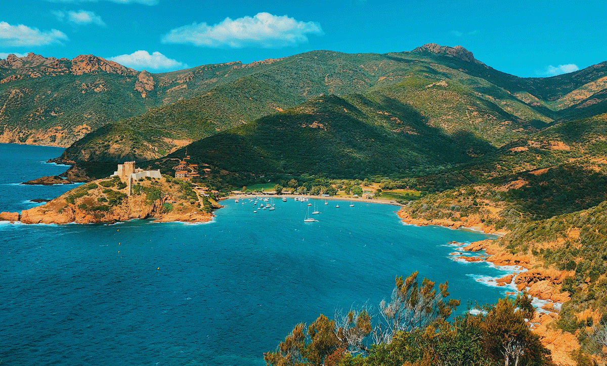 Corse Scandola Girolata Piana Porto Corse voyage en Corse visiter la corse France partir en vacances en corse corsica ajaccio sartène où manger en corse ? porto-vecchio balagne calvi ile-rousse bastia cap corse centuri corte sartène bonifacio iles lavezzi iles sanguinaires porticcio golfe de porto girolata réserve naturelle scandola calanques piana girolata désert des agriate vallée restonica aiguilles bavella nonza monticello meilleures tables de balagne plus beaux spots meilleurs spots plus beaux sites de corse blog voyage vlogtrotter emma vlog trotter blogueuse voyage blogueur voyage que faire que voir en corse  vacances en corse blog voyage travelblog FAQ préparer son voyage organisation organiser son voyage itinéraire 1 semaine en Corse 2 semaines en corse immanquables de corse best of corse plus beaux sites de corse vlog corse incontournables best of corse blog voyage vlogtrotter blogueur voyage roadtrip île de beauté