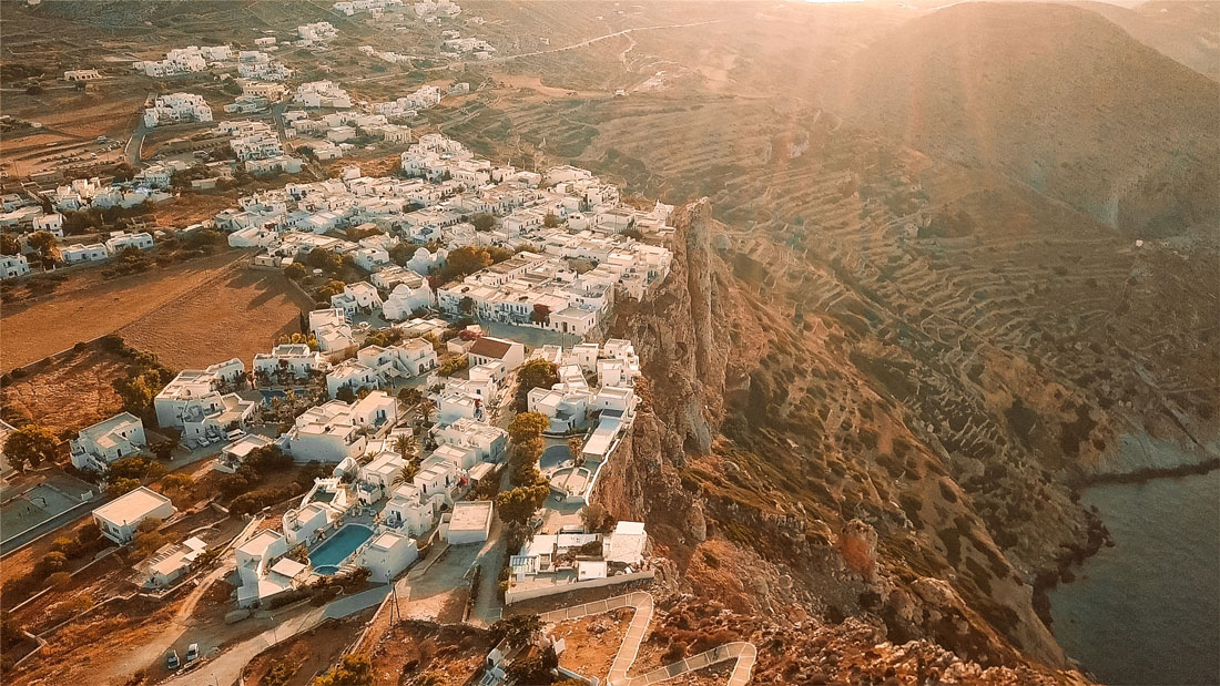 Ou manger à folegandros ? meilleurs restaurants folegandros grèce meilleure taverne folegandros manger poulpe grippé poisson frais à Folegandros où manger à la chora de folegandros meilleur blog voyage manger à Karavostasi 