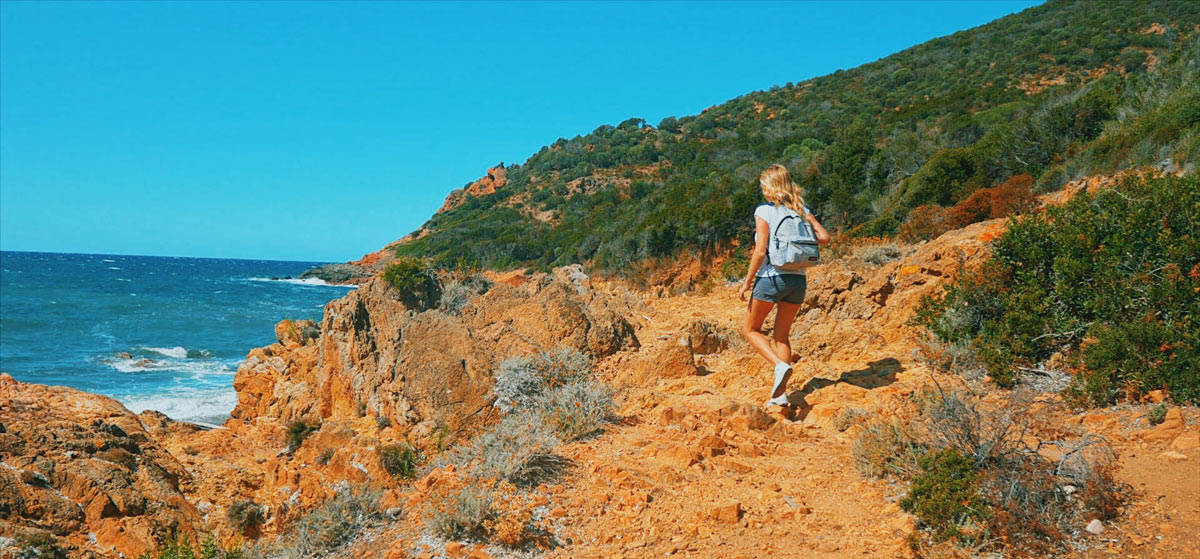 voyage visiter Corse Scandola Girolata Piana Porto Corse voyage en Corse visiter la corse France partir en vacances en corse corsica ajaccio sartène où manger en corse ? porto-vecchio balagne calvi ile-rousse bastia cap corse centuri corte sartène bonifacio iles lavezzi iles sanguinaires porticcio golfe de porto girolata réserve naturelle scandola calanques piana girolata désert des agriate vallée restonica aiguilles bavella nonza monticello meilleures tables de balagne plus beaux spots meilleurs spots plus beaux sites de corse blog voyage vlogtrotter emma vlog trotter blogueuse voyage blogueur voyage que faire que voir en corse  vacances en corse blog voyage travelblog FAQ préparer son voyage organisation organiser son voyage itinéraire 1 semaine en Corse 2 semaines en corse immanquables de corse best of corse plus beaux sites de corse vlog corse incontournables best of corse blog voyage vlogtrotter blogueur voyage roadtrip île de beauté