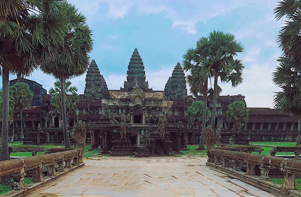 Le cambodge voyage au cambodge visiter le cambodge temples d’angkor angkor wat le bayon angkor thom ta prohm baphuon terrasse du roi lépreux terrasse des éléphants preah kahn banteay kdei cambodia asie voyager au cambodge phnom penh palais royal villages flottants kompong khleang lac tonlé sap siem reap plus beaux spots meilleurs spots plus beaux sites blog voyage vlogtrotter emma vlog trotter blogueuse voyage blogueur voyage que faire que voir au cambodge  vacances au cambodge blog voyage travelblog FAQ préparer son voyage organisation organiser son voyage itinéraire 2 semaines au cambodge  itinéraire 3 semaines au cambodge 10 jours 12 jours 14 jours  immanquables du cambodge best of cambodge plus beaux sites du cambodge vlog incontournables best of cambodge blog voyage vlogtrotter blogueur voyage roadtrip 